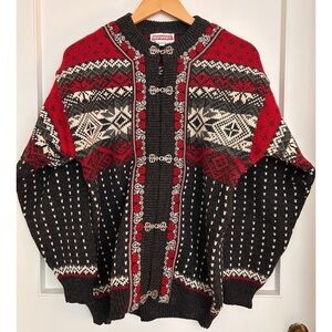 BNWOT Norwear Icelandic Sweater in 100% Wool with Decorative Metal Closure